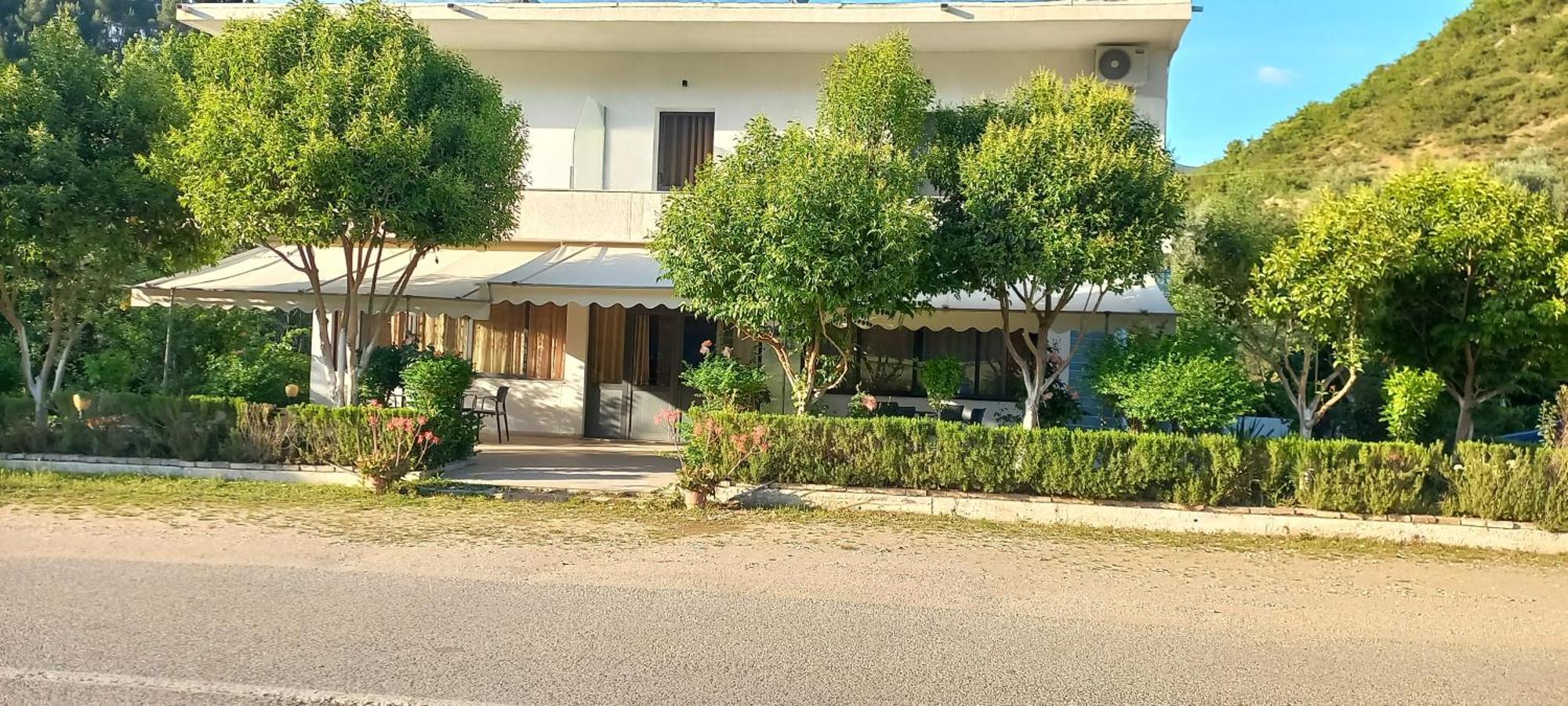 Hotel Eno Permet Exterior photo
